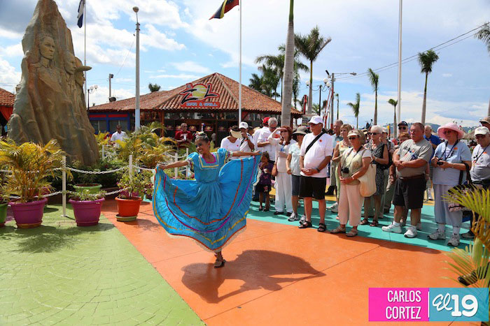Vacacionistas de cruceros visitan por primera vez Managua