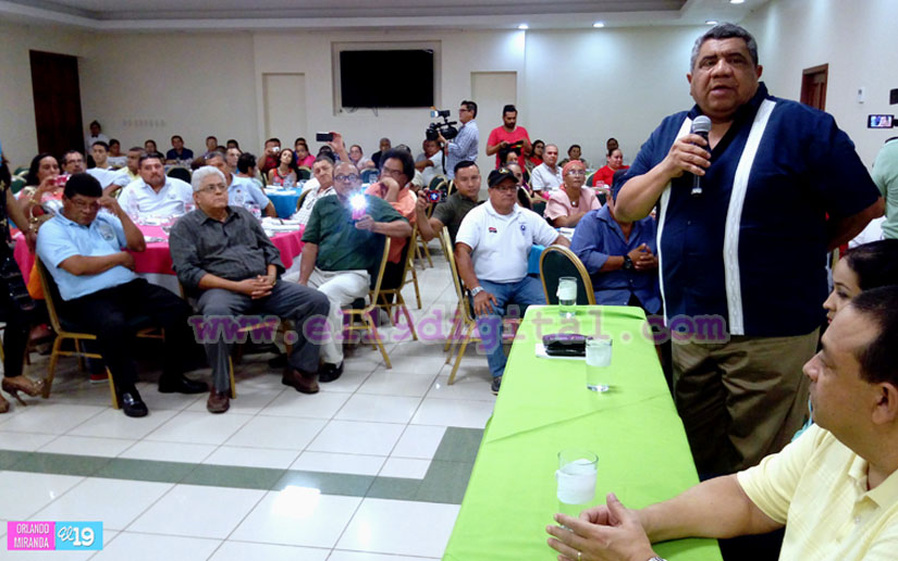 Retirados del Migob comparten almuerzo y reciben reconocimientos