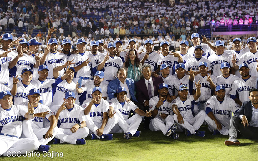 Daniel y Rosario inauguran Estadio Nacional de Béisbol “Dennis Martínez”