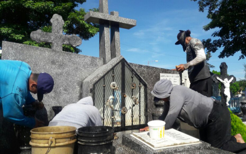 Cementerios preparados para conmemorar a nuestros Santos Difuntos