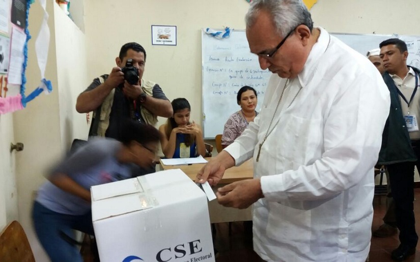 Obispo de León ejerce su derecho y llama al pueblo a votar