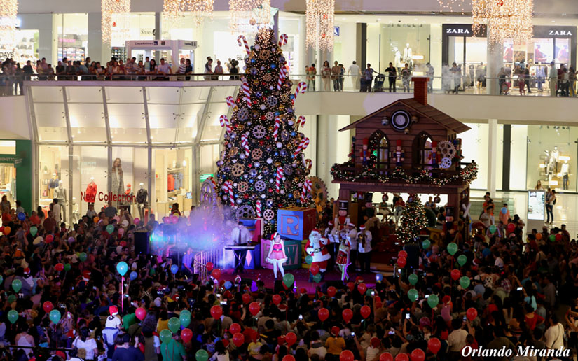 Centros comerciales inauguran la temporada navideña