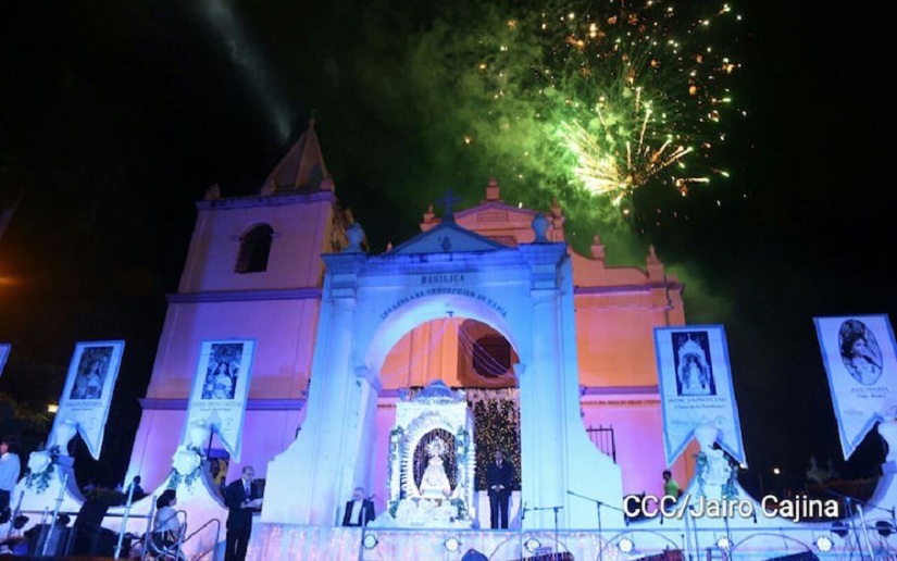 Alegre serenata y espectáculo de luces en honor a la Inmaculada Concepción de María