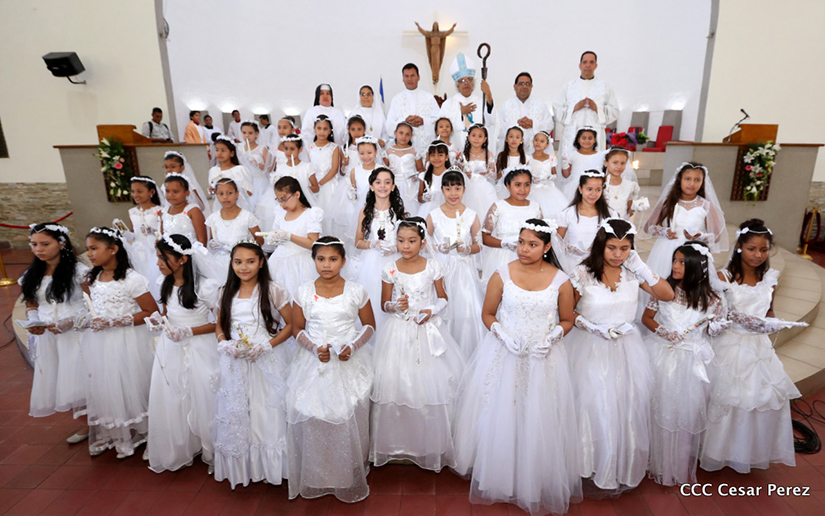 Más de 60 niños reciben sacramento de la Comunión en el Día de la Virgen María (+FOTOS)