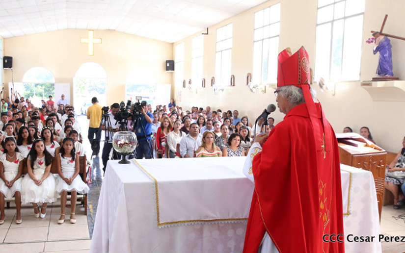 Cardenal Brenes imparte Sacramento de la Confirmación a 40 jóvenes