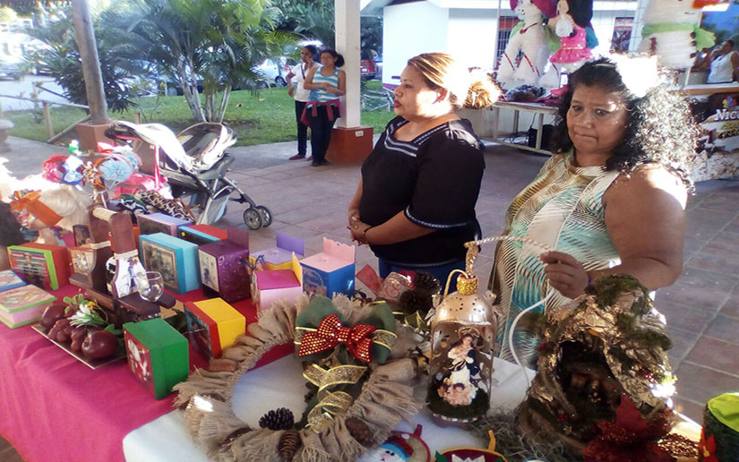 Premian artesanías navideñas de Managua