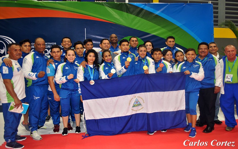 Atletas nicas obtienen tres medallas de oro y  tres de bronce en karate do