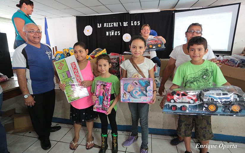 Los mimados de la revolución reciben miles de juguetes en un ambiente de paz y alegría
