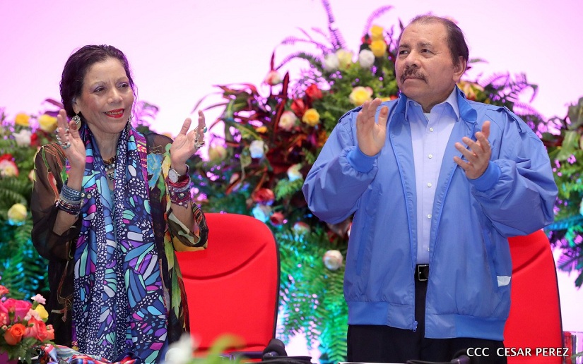 Daniel y Rosario envían saludo de Navidad a las familias nicaragüenses