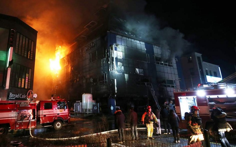Mueren al menos 29 personas por un incendio en un gimnasio de ocho plantas en Corea del Sur