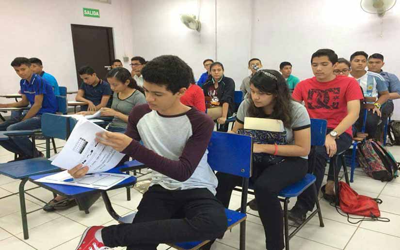 Estudiantes realizan Examen de Admisión en la UNI