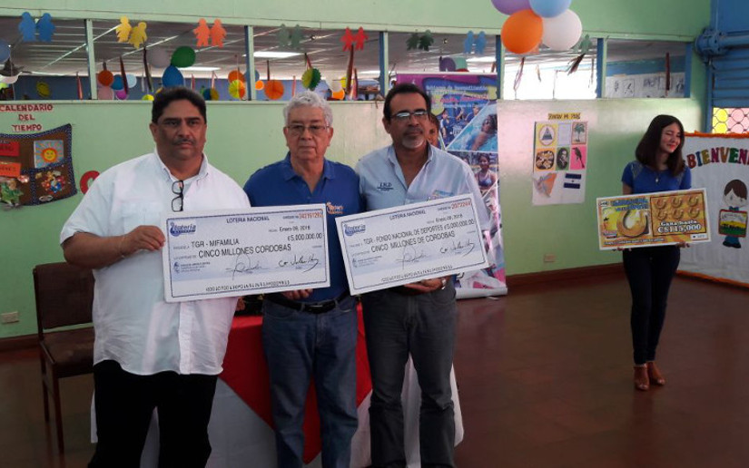 Lotería Nacional entrega utilidades al MIFAM e IND   