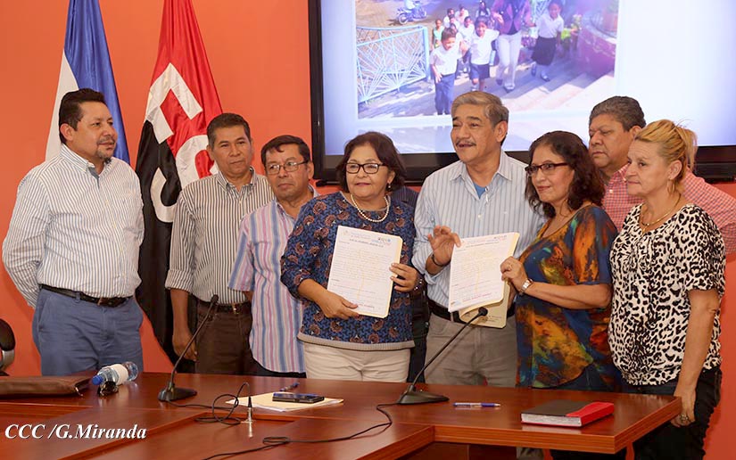 Firman acta de reajuste salarial para trabajadores del Ministerio de Educación