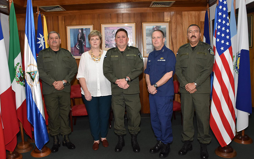 Jefe del Ejército se reúne con jefe de la Fuerza de Tarea Interagencial Conjunta Sur del Comando Sur de los EEUU.