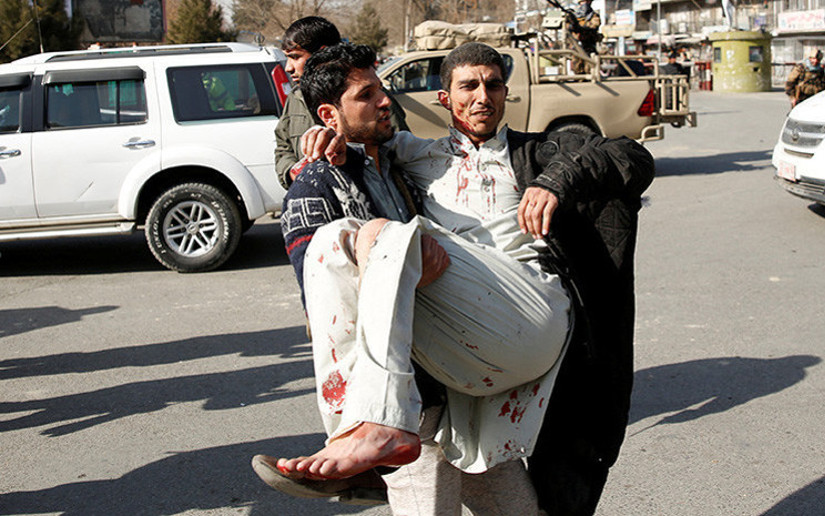 Al menos 63 muertos y 151 heridos tras una explosión en el centro de Kabul