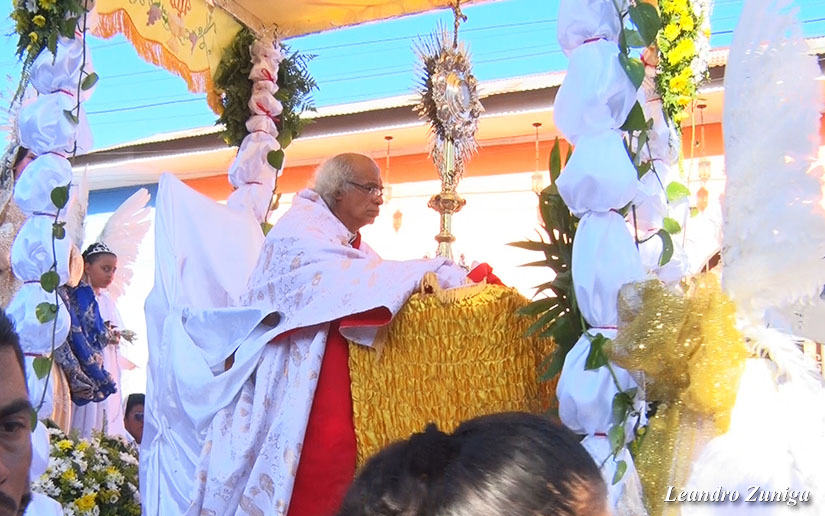 Cardenal Brenes celebra a Cristo Rey en Masaya