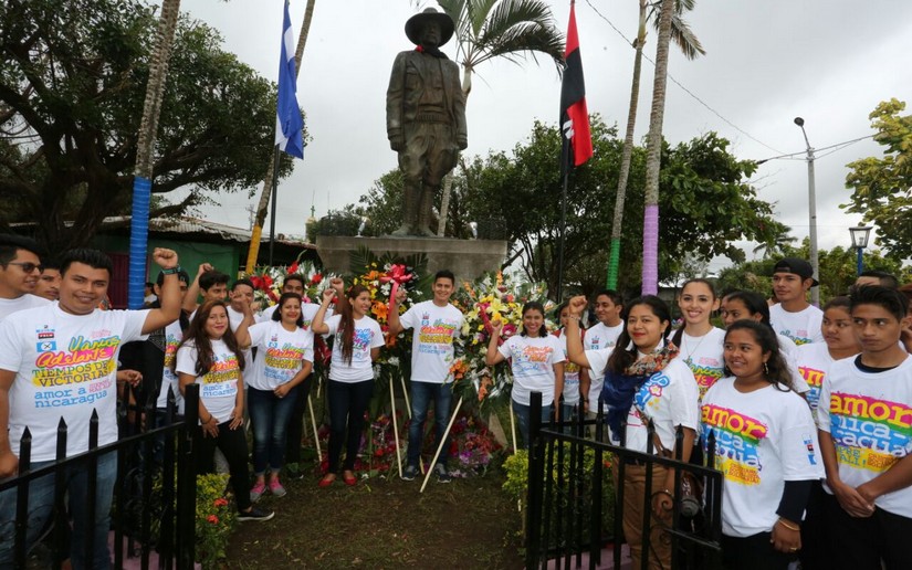 ¡Viva Sandino!