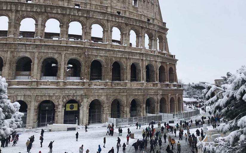 Roma afectada por una fuerte nevada