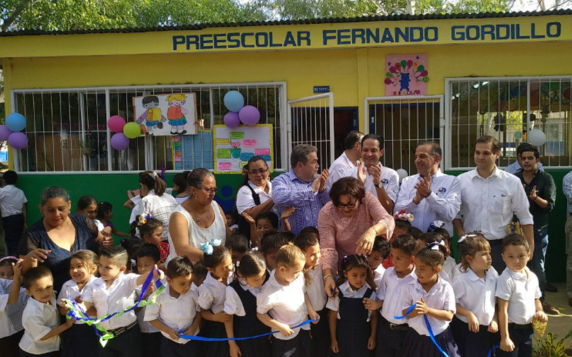 Mined y empresa privada inauguran obras de rehabilitación en Preescolar Fernando Gordillo