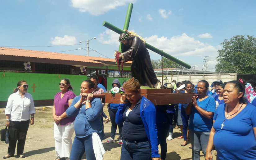Internas del Sistema Penitenciario participan en Viacrucis   