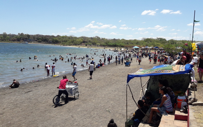 Xiloá recibe a familias veraneantes en Sábado de Gloria