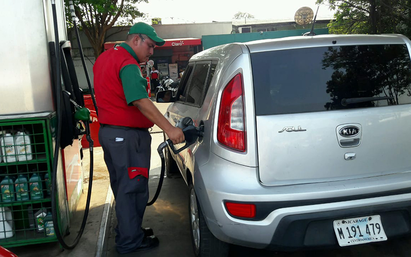 Bomberos inspeccionan gasolineras de Managua