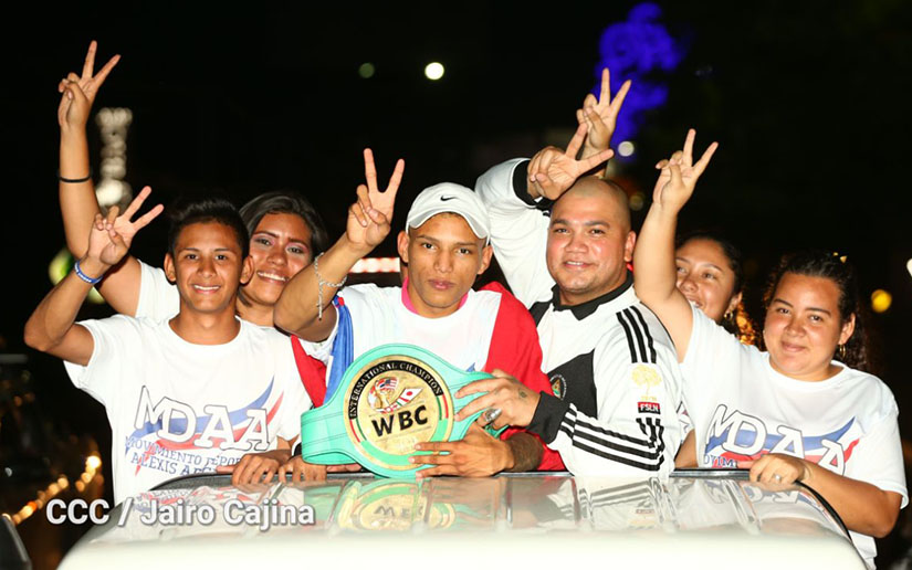Juventud Sandinista da un gran recibimiento al campeón mundial de boxeo Crístofer El Látigo Rosales