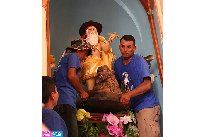 Masayas acompañan subida de San Jerónimo a su Santuario