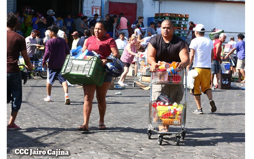 Saquean comercios en toda Managua 