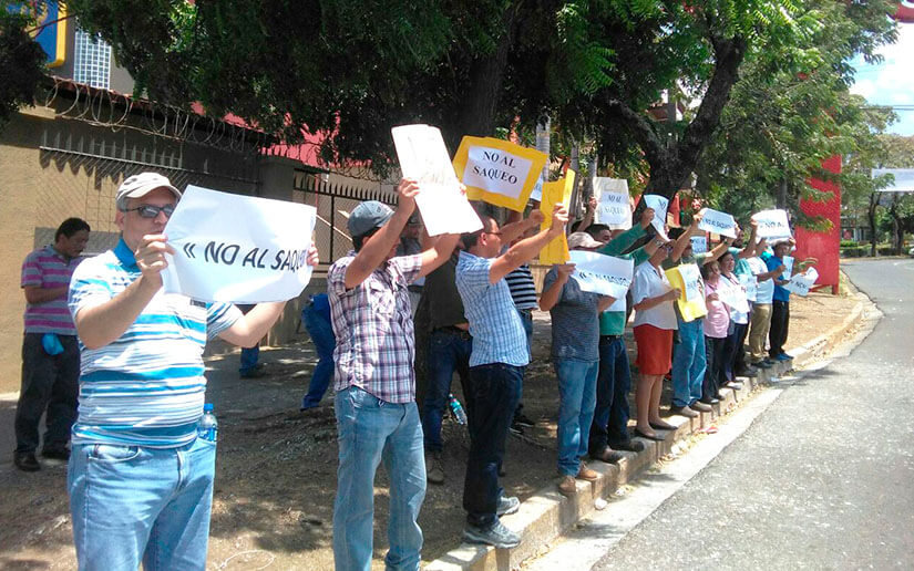 Familias se pronuncian contra el saqueo y a favor de la paz en las afueras de Plaza Inter