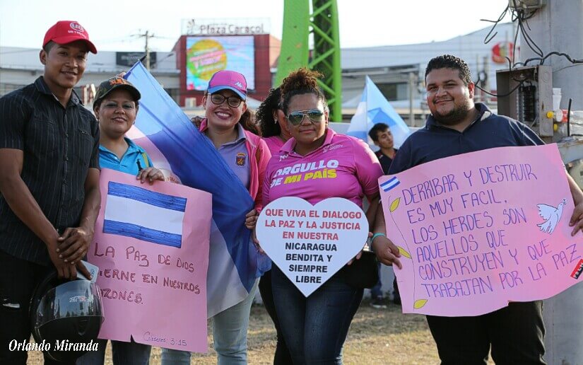 Nicaragüenses  reafirman apoyo al Diálogo Nacional en Rotonda El Periodista
