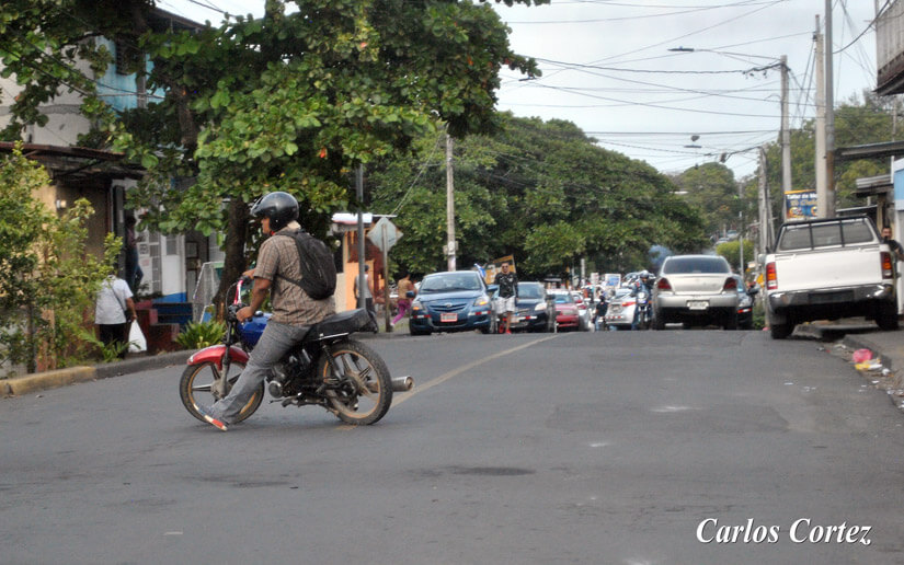 Familias de barrios cercanos a la UPOLI no aguantan a encapuchados   