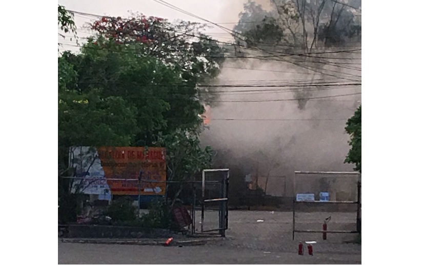 Grupos vandálicos continúan asedio a sede del distrito 6 de la Alcaldía