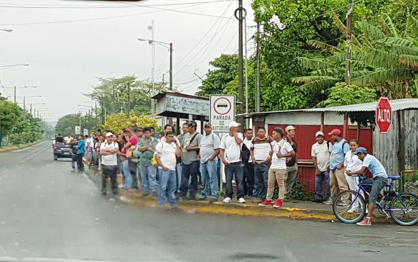 Trabajadores no pueden movilizarse en Masaya por falta de buses