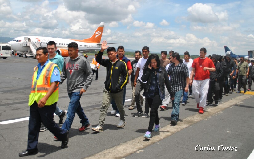 Connacionales deportados son recibidos en Aeropuerto Augusto C. Sandino