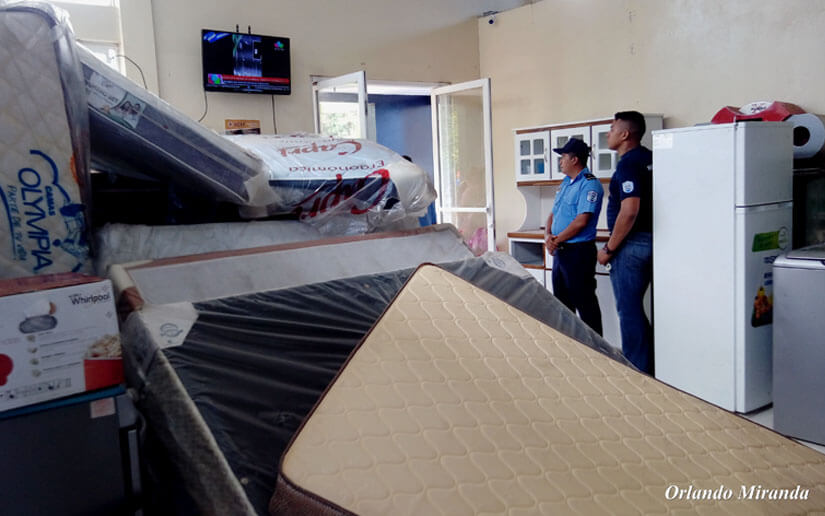 Policía Nacional entrega a casas comerciales los artículos recuperados tras los saqueos