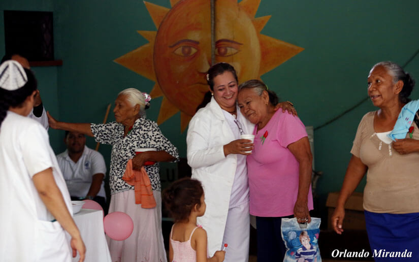 Agasajan a las madres nicaragüenses en el hospital dermatológico   