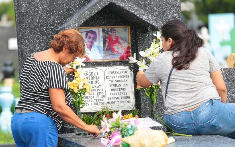 Familias nicaragüenses recuerdan a las madres que han partido