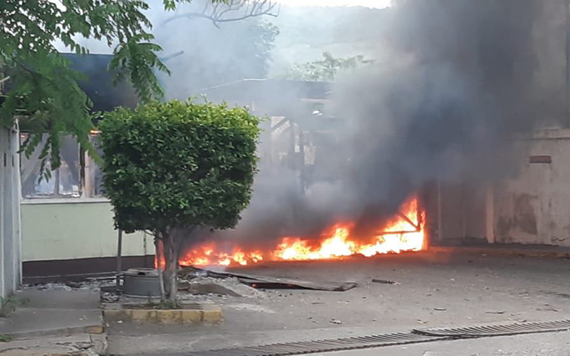 Delincuentes de la derecha se toman plantel del MTI en Sébaco y prenden fuego a las bodegas