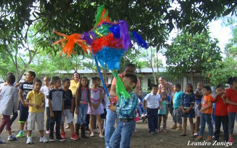 Colegios celebran el Día de la niñez