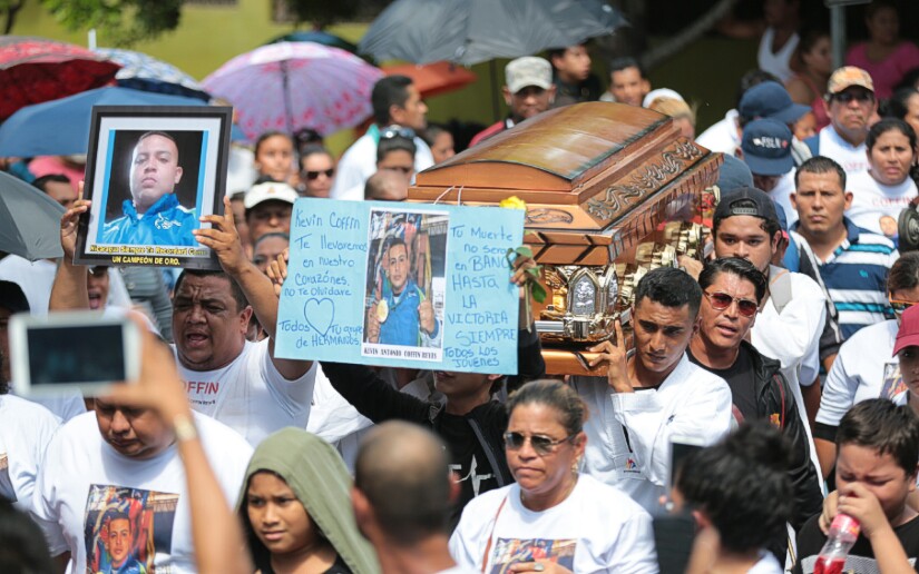   Los morteros y música de Santo Domingo anunciaron la despedida de un Héroe