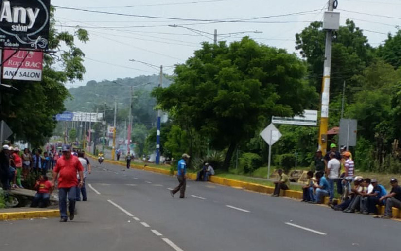 Población de Masatepe y Nindirí despejan vías