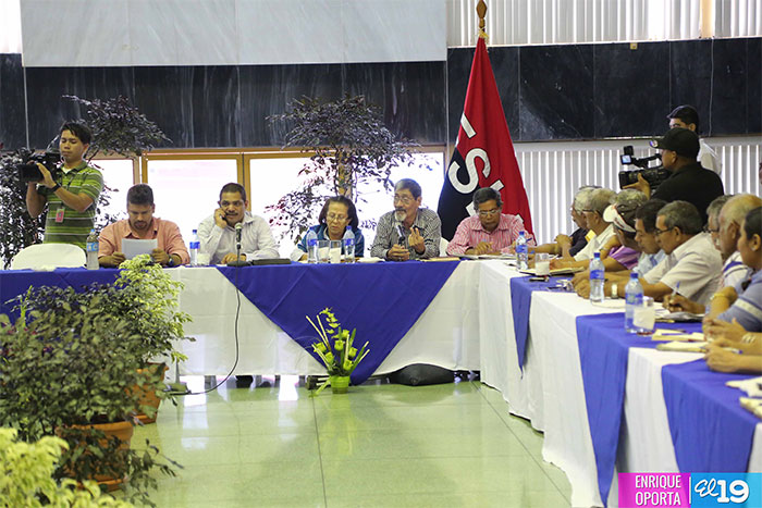Comisión especial revisa cumplimiento de acuerdos con adultos mayores
