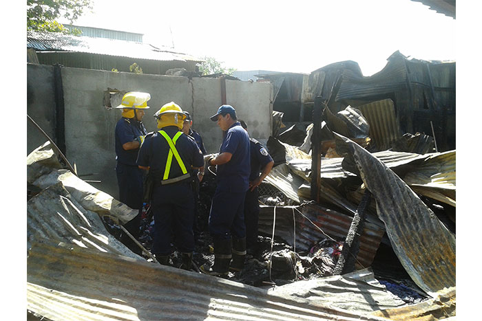 Inician labores de escombreo y levantamiento de daños tras incendio en Mercado Oriental