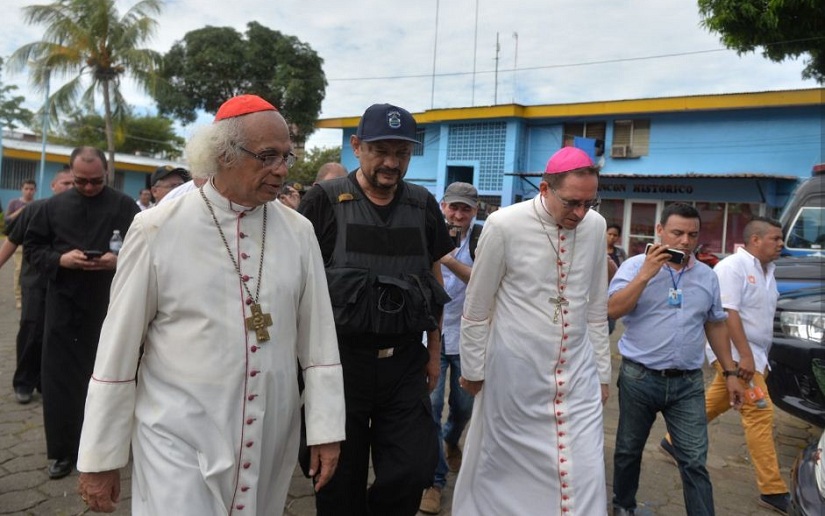  Cardenal y Nuncio se reúnen con Jefe de la Policía de Masaya