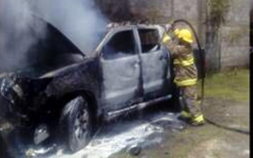 Bomberos informan sobre incendio de camioneta en León