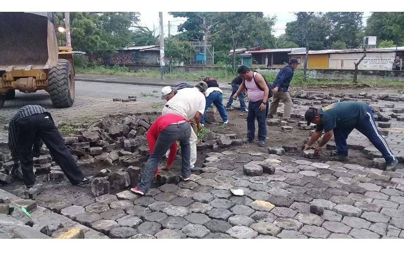 MTI y Alcaldía de Managua reparan vía destruidas por el vandalismo