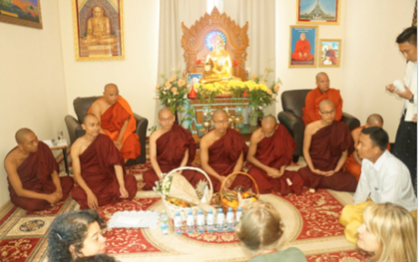 Oraciones por la paz, con monjes asiáticos en Rusia