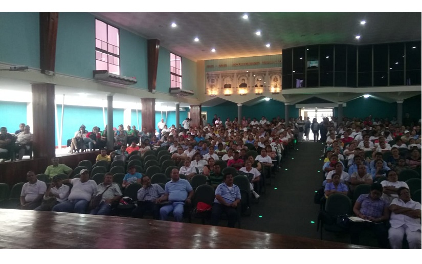 Trabajadores de la salud realizan asamblea en León