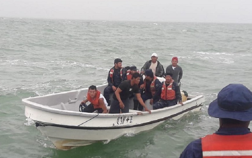 Fuerza naval de Bilwi rescata con vida a joven náufrago